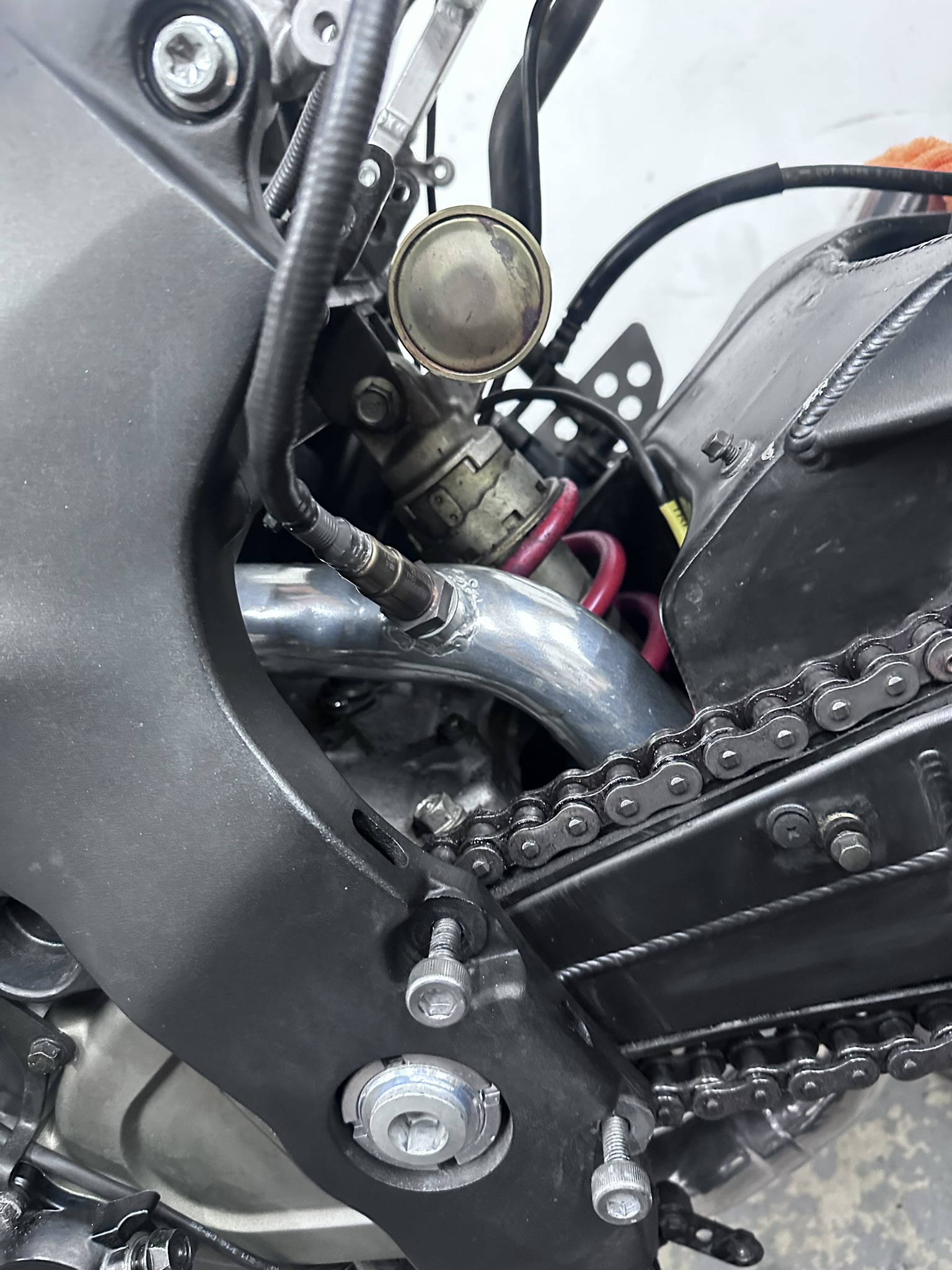 O2 Sensor Bung Location – Rear Cylinder